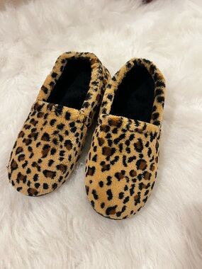Plush Leopard Print Slip-On Slippers
